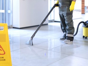 Descoperă utilajele profesionale pentru curățarea ușoară a spațiilor industriale!