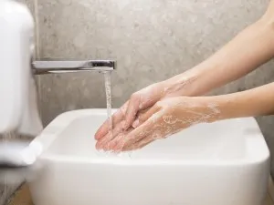 Soluții eficiente pentru Igiena Mâinilor: Săpun Lichid, Săpun Spumă și Dezinfectanți Soluții eficiente pentru Igiena Mâinilor: Săpun Lichid, Săpun Spumă și Dezinfectanți